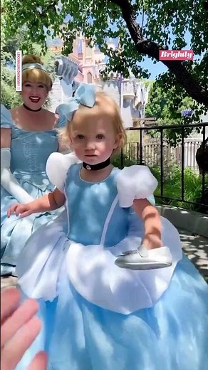Little girl loses her shoe while meeting Cinderella