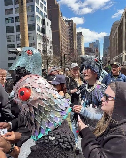 FAREWELL, DINOSAUR A Joyful Send-Off Party For the Pigeon Sculpture at the HIGH LINE New York City