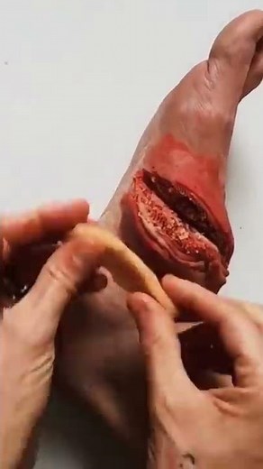 خدع مكياج سينمائي 😱 فن وإبداع Cinematic makeup tricks 😱 Art and creativity 🔥🔥 #sfx_makeup #fyp #sfx