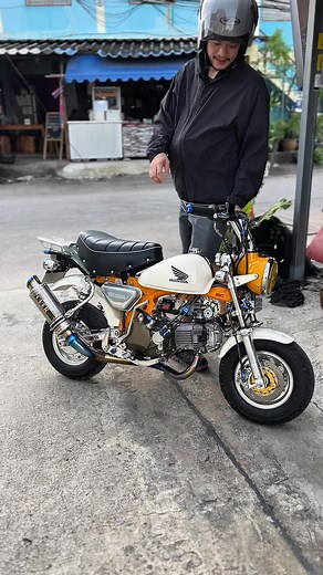 Hello yellow #YesDuck | Yes Duck