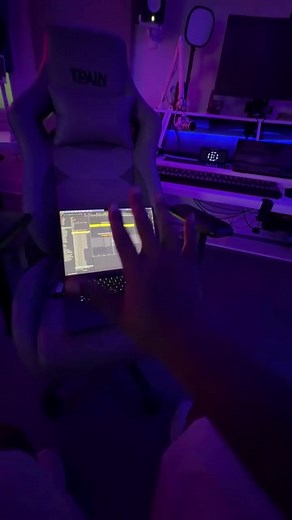 It’s dj fingers day at the gym…. @Bass Bootcamp @The Bassmint #TEDDY PAIN