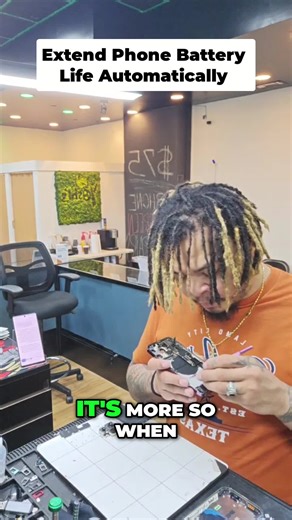 Adaptive charging? More like battery life cheat code! 🔋 Unlock longer battery life with this simple trick. #BatteryLife #TechTips #AndroidHacks #YoshisTronics #PhoneHacks