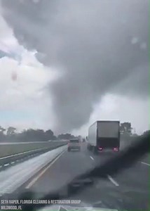 YIKES! A line of strong to severe thunderstorms is making its way across Florida right now -- and produced this possible tornado that stopped traffic as it crossed I-75 near Wildwood. SKYTOWER LIVE RADAR: https://bit.ly/3bkjqsS | FOX 13 News - Tampa Bay