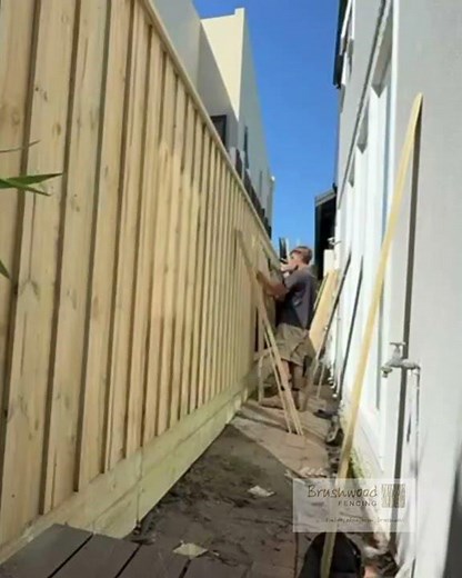 Lap & Cap Timber fence install Manly