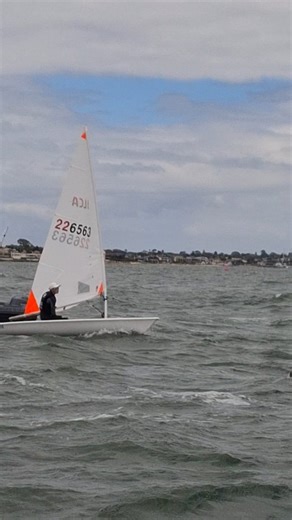 It's been a solid few days on the water for sailors at Sail Melbourne. Great to see Louis and Leigh putting in the work in tough fleets. Pat also had a pretty unique moment — sharing the course with Olympic gold medallist Matt Wearn as he came motoring through. Plenty of action across the classes — ILCA fleets, foilers, 470s, 420s, 29ers and more. Our Opti sailors will also be joining the fun, so if you’re nearby, head down and check it out — always good to see some MYC support around the boat p