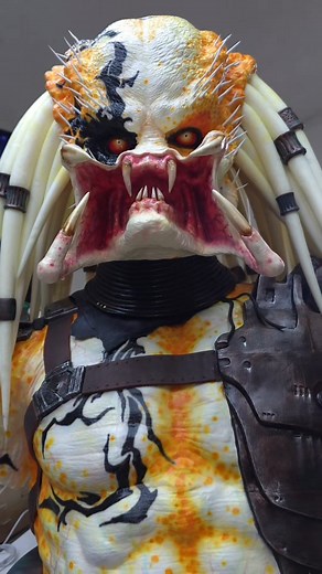 I'm working on two secret large props right now 🤫 but this should calm your thirst for more badass builds. STAY TUNED!!!!! 👀 Batman Dead End PREDATORS!!!! 👀 Life size torso busts (SOLD) Painted by me, @m0nstersh0p In collaboration with @howardsstudios @chuck_ruffing and @parr330 #predator #predatorbadlands #reelart | Monstershop