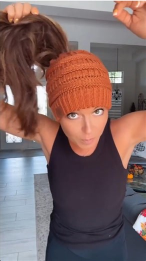 👱‍♀️ Who says winter means hiding your hair? Our Ponytail Beanie keeps you cozy while showing off your ponytail — warm, cute, and full of energy all season long. | Rehearsatl·H