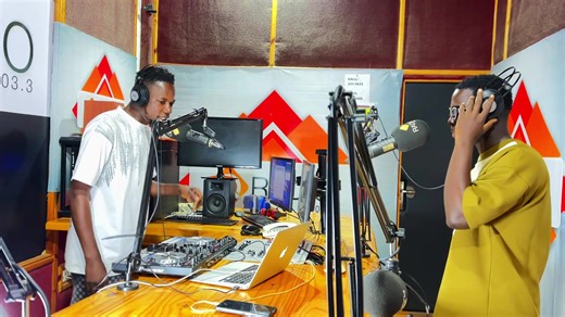 Live Freestyle Session with Pa Ebou and DJ Countryman