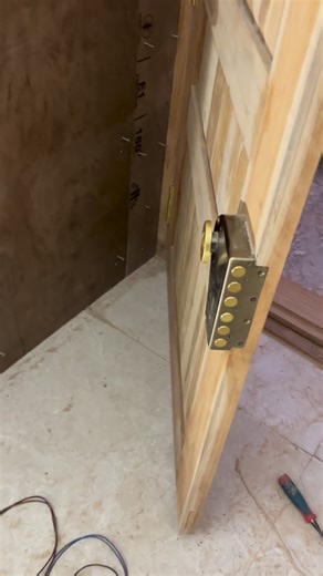 Yashvant Vaishnav on Instagram: "Ishne to meri bolti bandh kar di #instagram #carpentry #viral #instagood #trending"