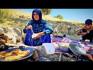 Living Alone in the Mountains: A Nomadic Grandma’s Hard Struggle & Traditional Baking”