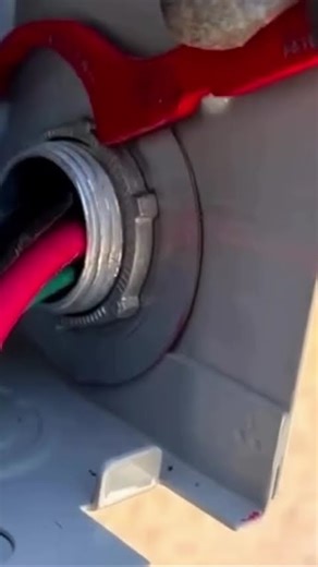 Amazing tool for installing locknuts. An electricians must have