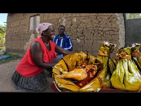 My Ugandan Mum Cooks CHICKEN Luwombo With Matoke Cooked In Ugandan Way