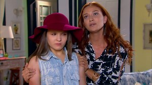 Por essa visita Isabela não esperava! Regina invadiu a casa da Rebeca para mandar um recadinho especial (e bem ameaçador) na Isa | TV ZYN