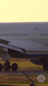 97K views · 7.8K reactions | Airbus A350 landing. | Airbus vs Boeing | Facebook