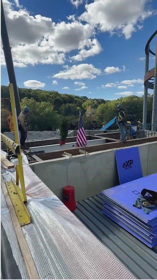Final beam raising at Cleveland Metroparks Zoo's Primate Forest project
