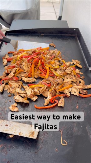 Blackstone makes fajitas so easy and fast #cooking #fajitas #shortsvideo