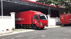 🎉🎉TRUNG TÂM KHAI THÁC K3A 😍😍 Chào cả nhà, suốt thời gian qua mọi người đã cùng 247Express tham quan qua chi nhánh bưu cục, văn phòng và hành trình giao hàng của Shipper áo đỏ. Chắc hẳn cả nhà rất ấn tượng về 247Express phải không nào. Hôm nay, mời cả nhà cùng 247Express tham quan toàn cảnh một nơi mới rất thú vị đấy nhé. Đó là Trung tâm khai thác K3A, là nơi diễn ra quá trình: 💪 Tập trung hàng hóa từ các nơi gửi về. 💪 Phân loại theo khu vực địa lý. 💪 Đóng gói theo quy định. 💪 Luân chuyển