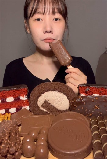 초코 디저트 먹방: 다양한 초코 요리 생중계