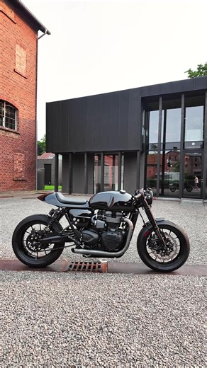 Triumph Thruxton RS “Darth Vader” 🖤 A full custom build from our workshop. Designed, built and tested by Classicbike-Raisch. This bike is all about clean lines, aggressive stance and real performance. Most of the custom parts, CNC-machined components and performance upgrades you see here are available in our online shop. Want your own custom Thruxton RS? We build bikes to order — or you can start with the parts. . . . #classicbikeraisch #triumphthruxtonrs #customparts #custommotorcycle #caferac