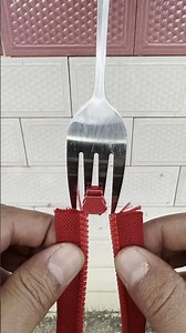 Don't throw away old forks! Teach you how to use a fork to fix a stuck zipper