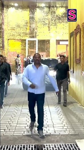 Paps Catch Salman Khan On the Move! Style Meets Swag at the Airport | N18S