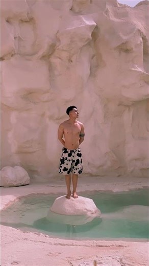 Exploring a Stunning Desert Oasis