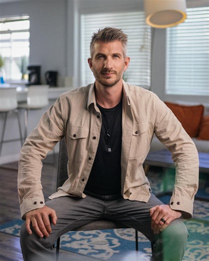 Biohacking expert Tim Gray's daily routine: Blueberries for breakfast, colostrum, and weight training