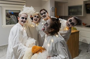 Easy, Creepy DIY Ghost Costumes to Haunt Your Imagnination | LoveToKnow