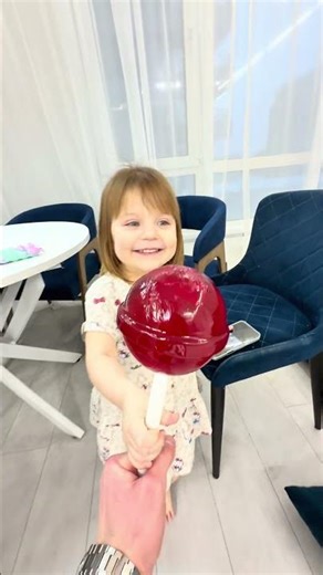 I took a huge lollipop from the baby😱cat mode💕🐈