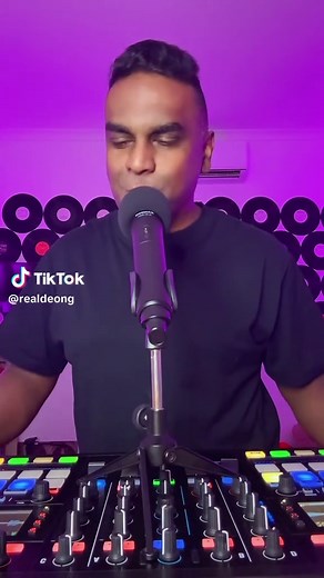 Best Old School R&B Playlist: What Are Your Favorite Tracks?