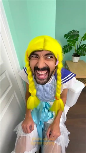 The Bathroom Chronicles: A Hilarious Wait! 🚽😂 #BathroomDrama