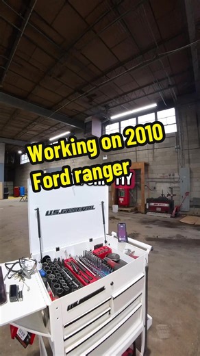 Expert Mechanic Repairs 2010 Ford Ranger