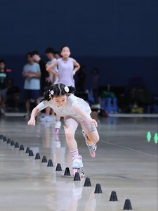 She’s only 6 but her slalom skills are insane! #viral #funny | slalom board