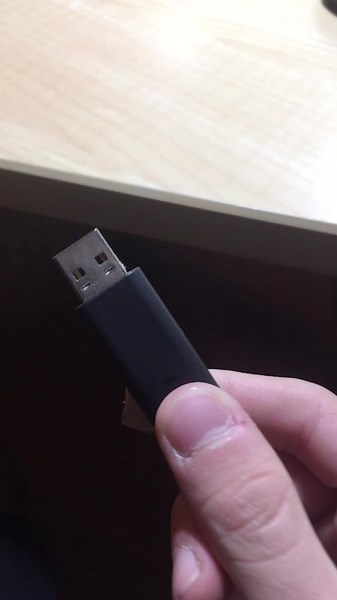 Easy tutorial of how to conect an usb to your laptop #fyp