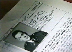 Robert Ressler: Muž, co žije s monstry (2002) | ČSFD.cz