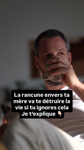 Michel Bodin on Instagram: "Ce que tu gardes contre ta mère… tu le gardes contre toi. On croit souvent que ce que l’on reproche à notre mère lui appartient : que c’est elle qui aurait dû être différente, plus douce, plus aimante, plus présente, plus stable. Mais en réalité, toute colère, toute rancune, toute déception que tu retiens contre elle ne reste pas figée dans le passé. Elle s’installe dans ton cœur. Elle prend place dans ton corps. Elle devient ta façon d’aimer, ta façon de te protéger,