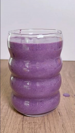 Drink this dark berry smoothie instead of coffee 🫐