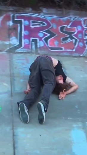 Skateboard Clips | skate Tutorials on Instagram: "Slid 😭🙏"