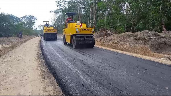 Pneumatic Tyred Roller#komatsu #selfloader #operatorgrader #aspaljalan #proyekjalan #operator #heavydutytrucks #hotmixaspalt