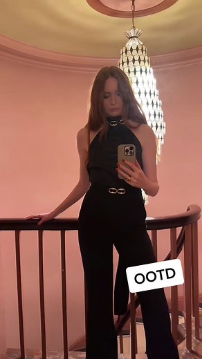 Karen Gillan Chic Outfit of the Day