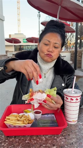 Yummy In-N-Out 🍔 | Pattiya Phillips