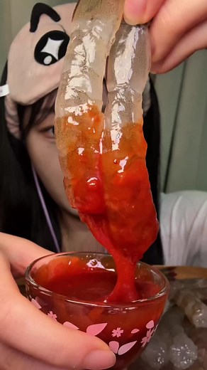 생새우 왕창 먹기: ASMR 먹방의 재미