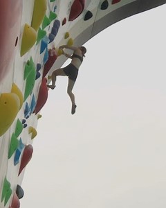 This extreme climbing competition isn't for the faint-hearted... 😰🧗‍♀️ | UNILAD