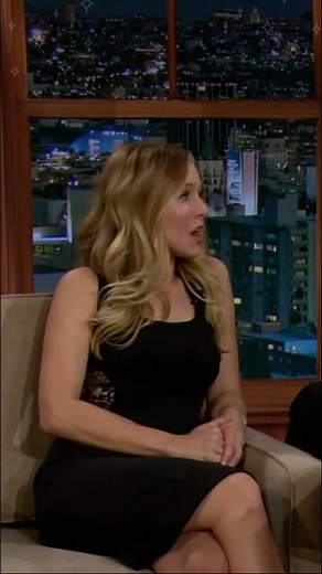 Kristen Bell’s “lighting guy” hack 😂✨ Kristen Bell admits the secret to looking flawless on set... just flirt with the lighting guy 🤭🎬 Her playful banter with Craig Ferguson is comedy gold! #KristenBell #CraigFerguson #LateShow #ComedyReels #Hollywood | Stars in a Minute