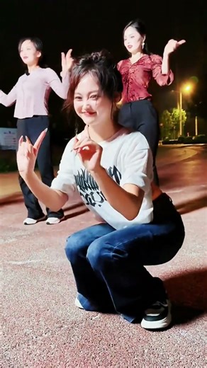 #kpop #dancer #dj #viral #dance #bestshuffle #fashion #dancer #trend #shuffle #shuffling #dancing