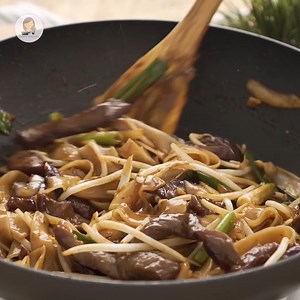 254K views · 1.2K reactions | Savoury beef and rice noodle stir fry recipe. ( Beef Chow Fun )異 | Khin's Kitchen | Facebook