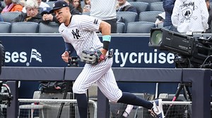 Giants Lead NL West, Yankees Face Royals - MLB Update