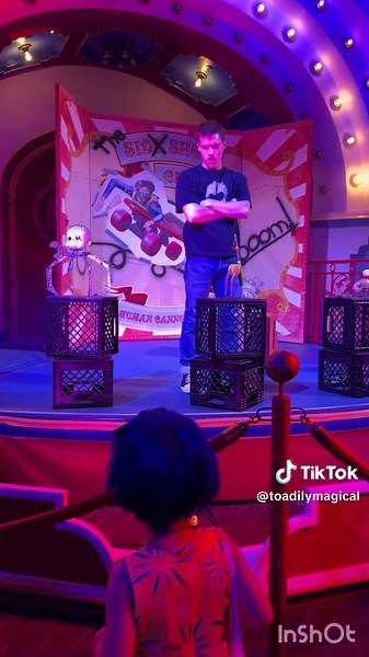 As fall is upon us and I'm decorating for Halloween, I can't help but think about last year's Oogie Boogie Bash! We didn't make it to every single one (so many villains, so little time! 09), but the ones we did visit gave us some unforgettable interactions. The trails weren't just about the candy it was the chance to meet these iconic characters in a totally unique way that made the night so special. I'm especially glad we got to see Sid, since he's been removed from the lineup this year. Hopefu