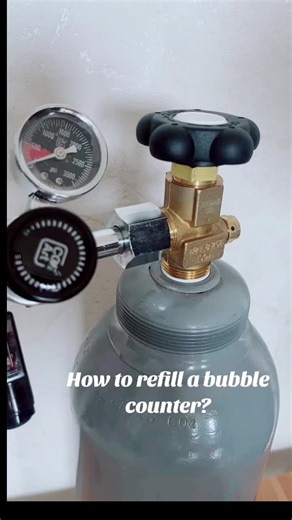 Short instuction on how to properly refill your #co2art bubble counter 💧#aquascaping #plantedaquarium #plantedtank #co2artgear #co2injection