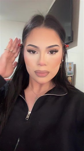 cashhinness (@cashhinness)’s video of makeup tutorial